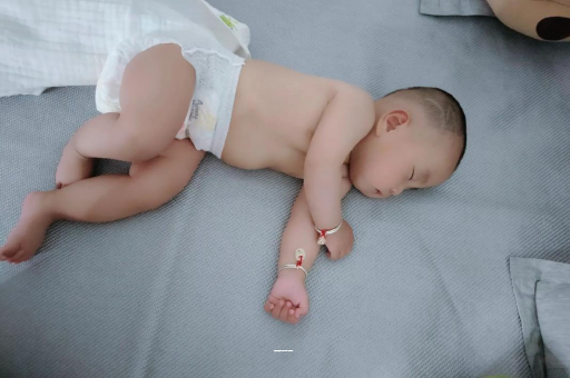 新昌宝宝偏头怎么纠正
